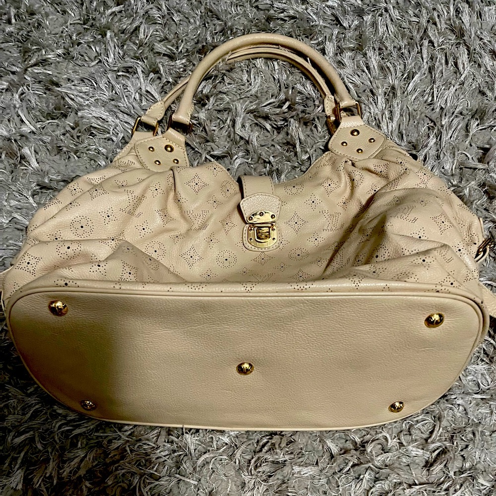 100% authentic Louis Vuitton Monogram Marina Shoulder Bag.